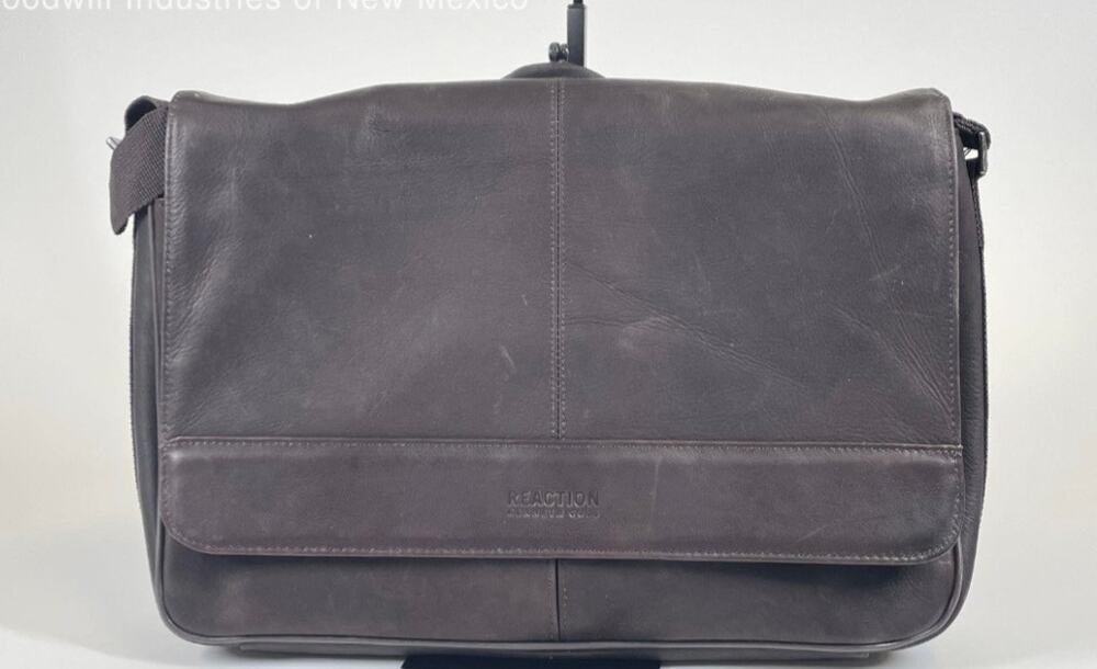 KENNETH COLE REACTION RISKY BUSINESS LEATHER MESSENGER CROSSBODY BAG